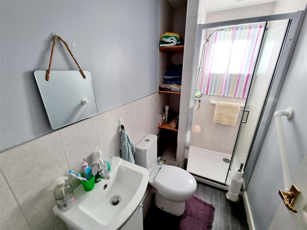 Shower Room.jpg
