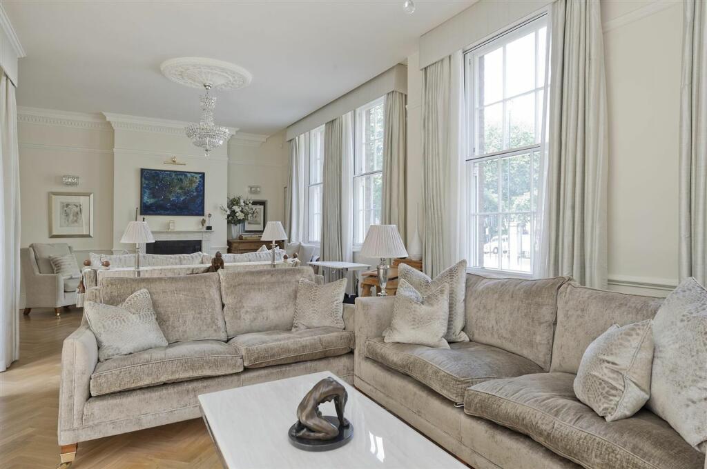 1b eaton sq-6980.jpg