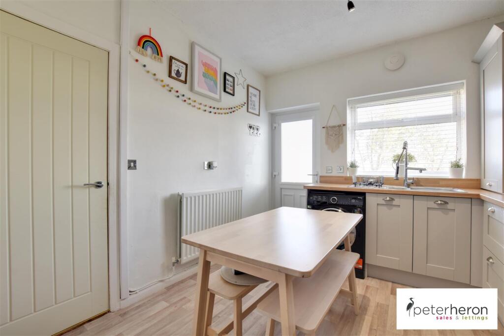 Breakfasting Kitchen