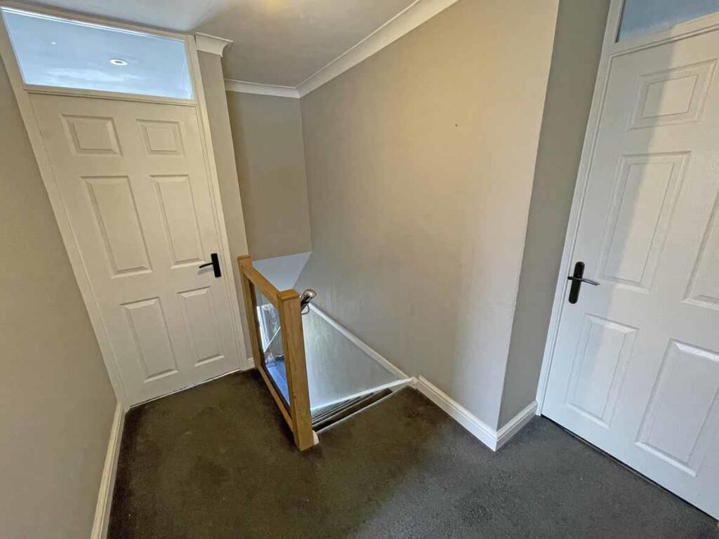 Erlstoke Close 36 - Landing.jpg