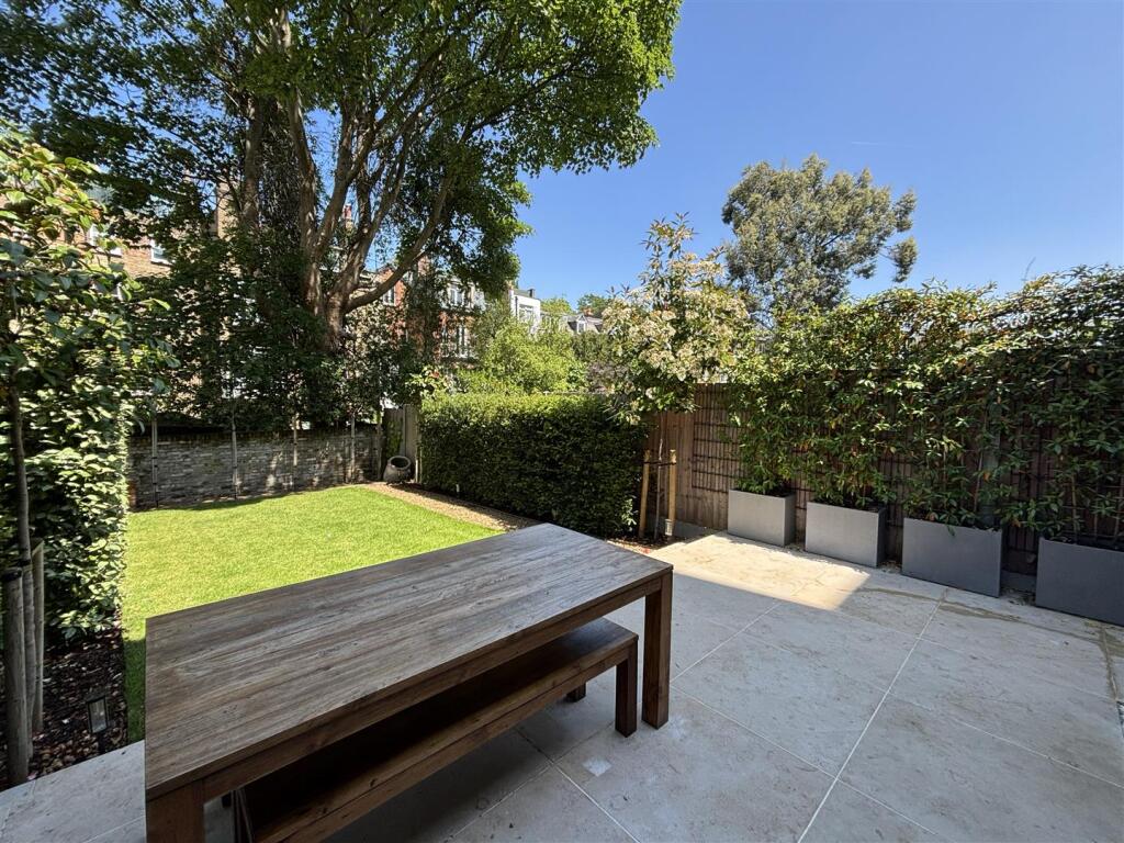 Outside_Garden_2.jpg
