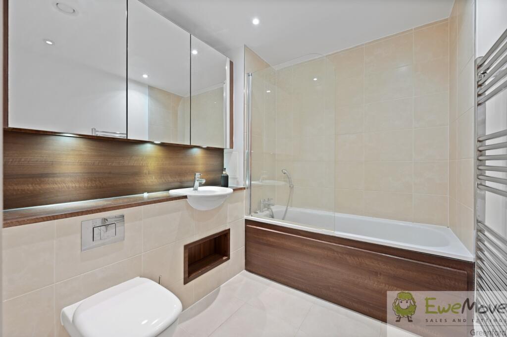 EWEMove - 6 Metropolitan Court - Bathroom3 (1)