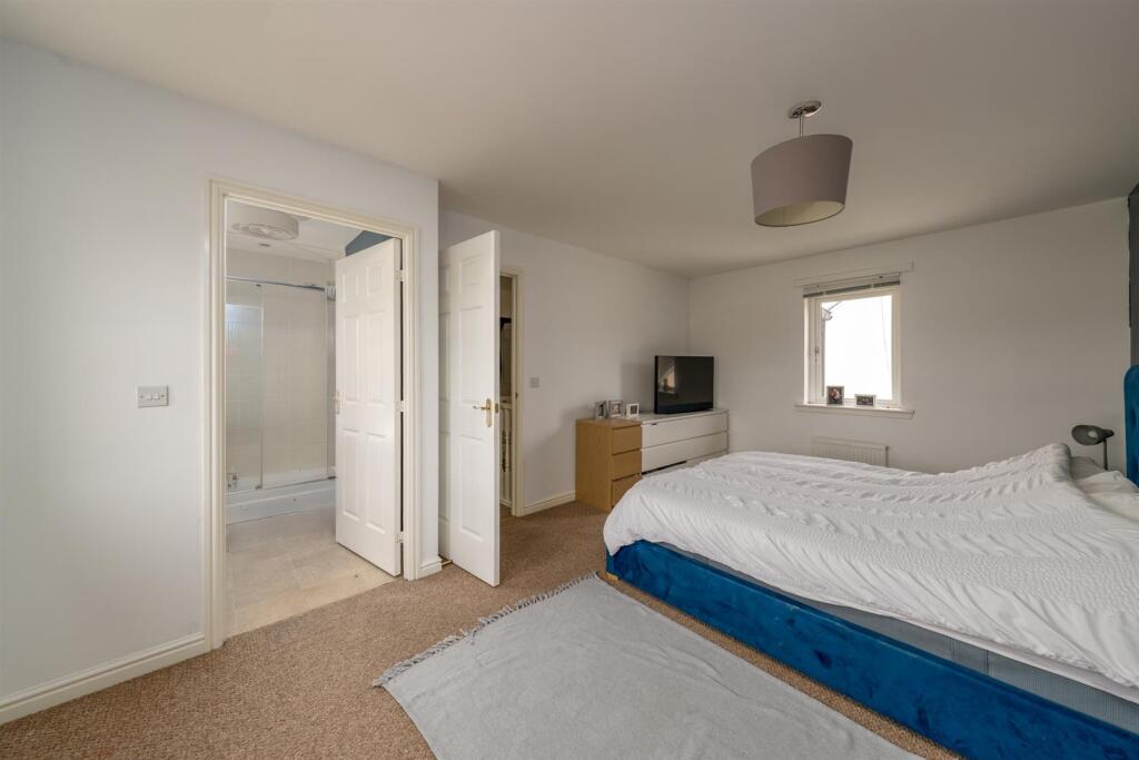 1 Queen Elizabeth Drive-14.jpg