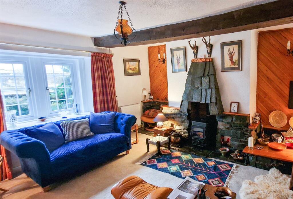 Livingroom.jpg