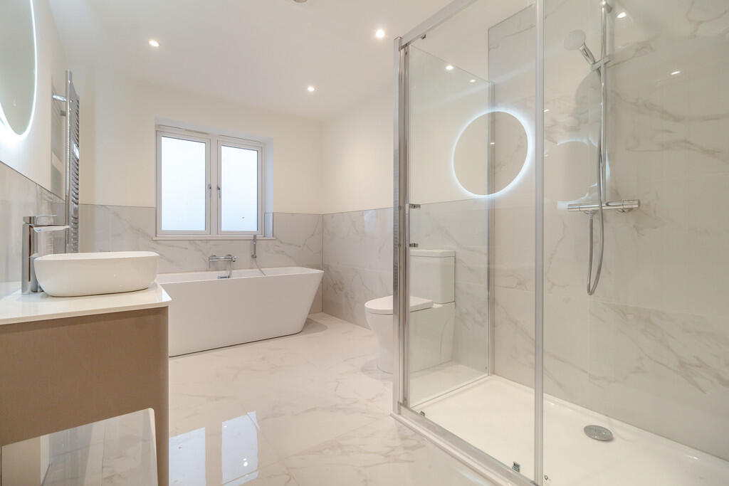 8580553-interior1...