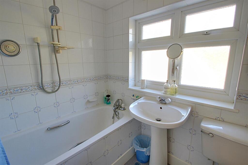 Family Bathroom.jpg