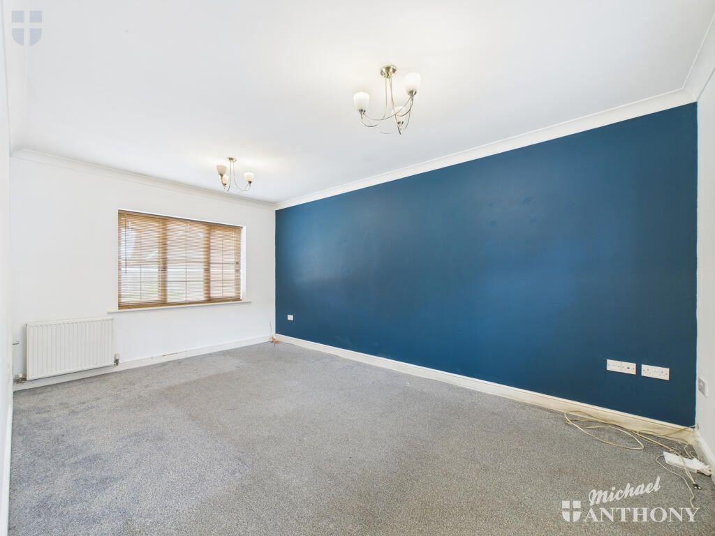 CAM03218G0-PR0717-STILL001