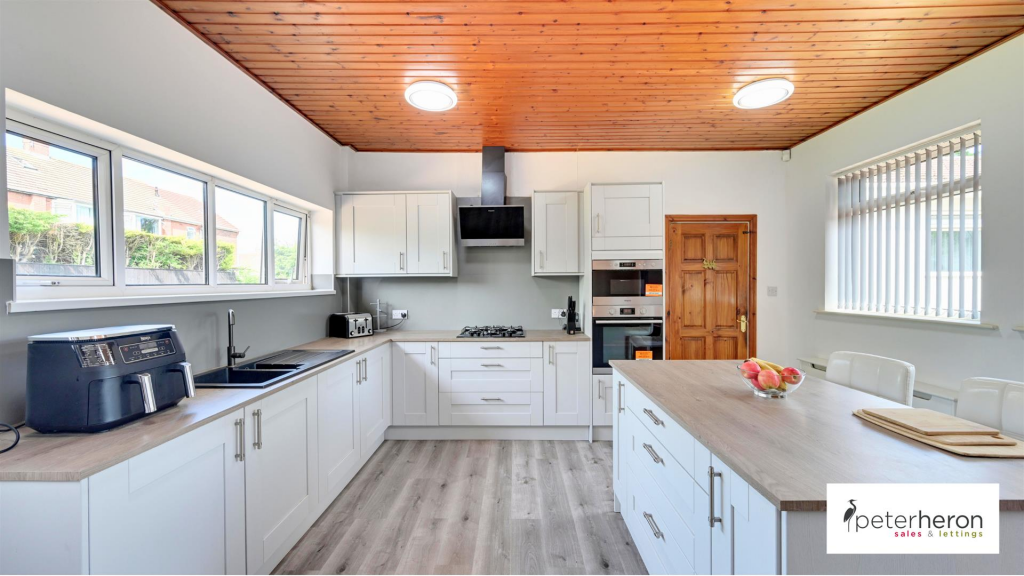 Breakfasting Kitchen