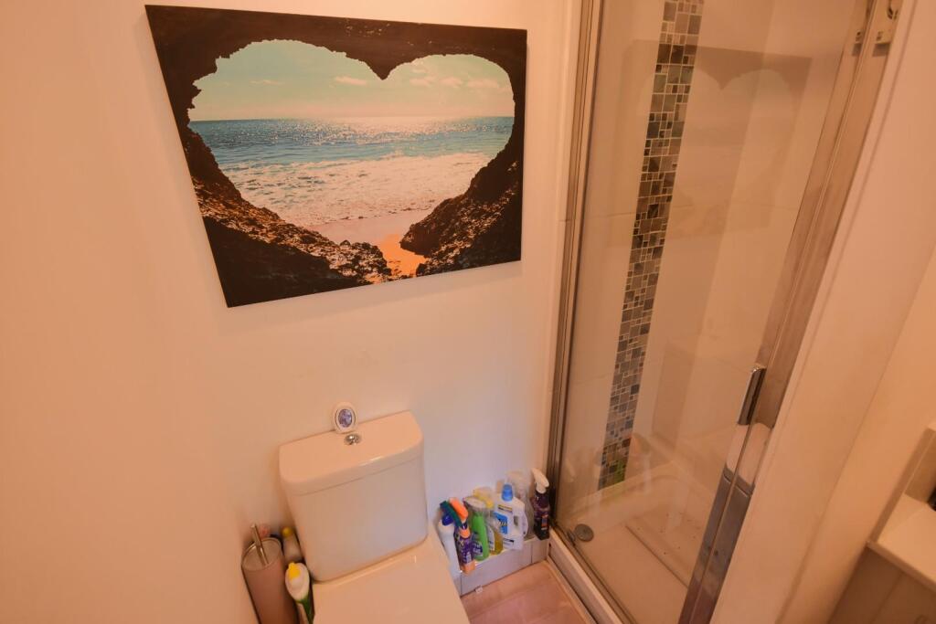 EN SUITE