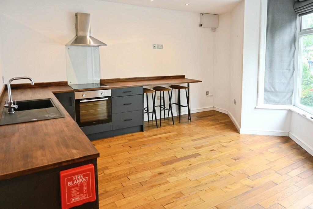 Kitchen &amp; Liv...