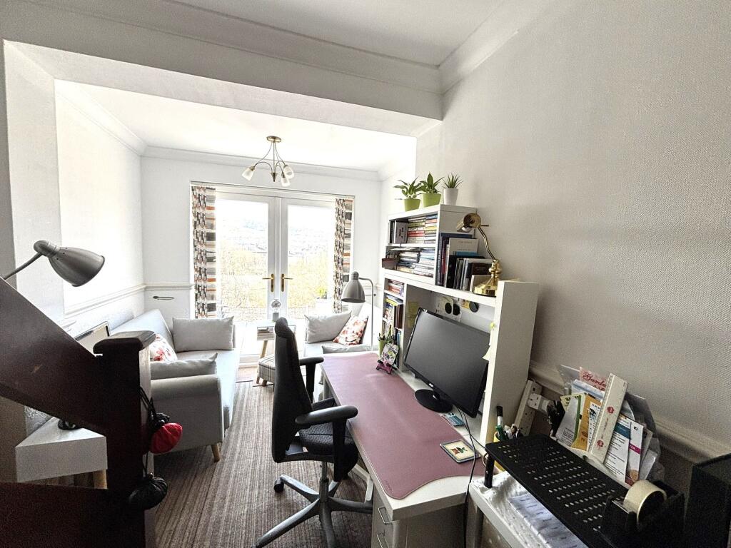 Sitting Room/Dining Room