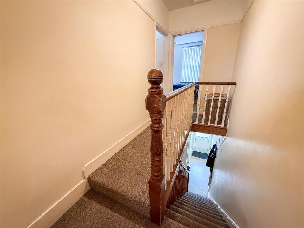 FIRST FLOOR LANDING