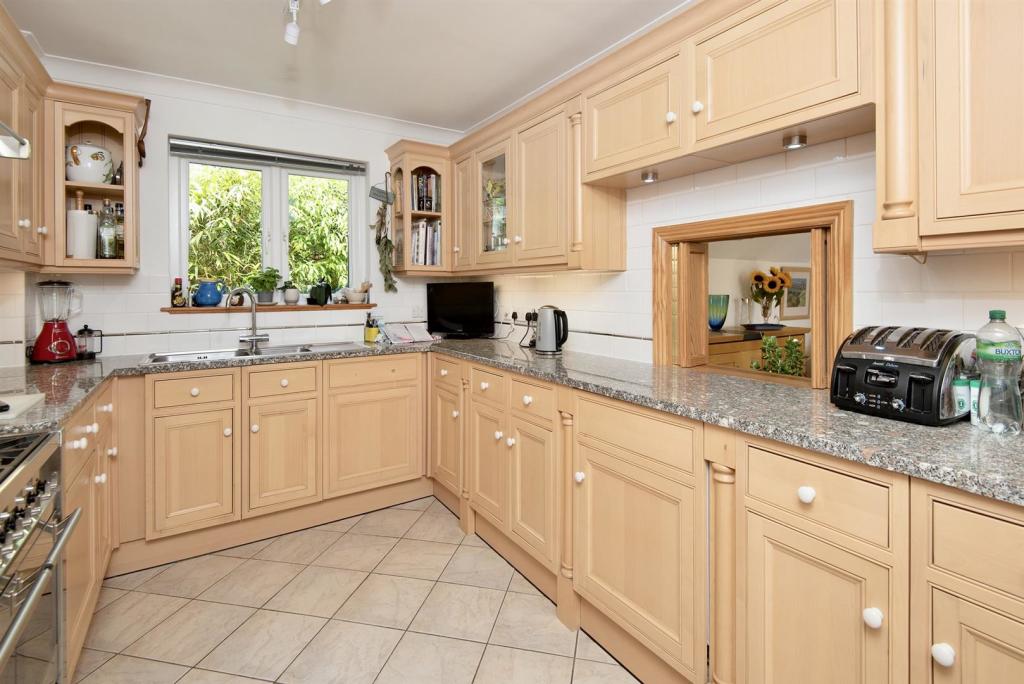 Kitchen Alt.jpg