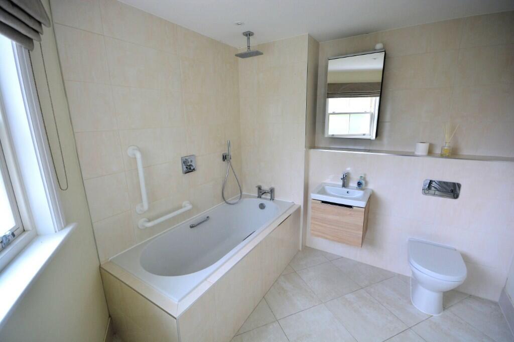 EN SUITE BATHROOM