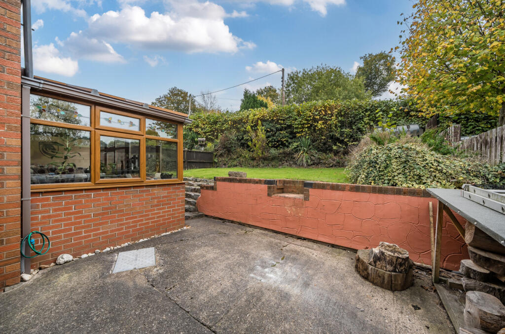 1369821-5-68efcc7...