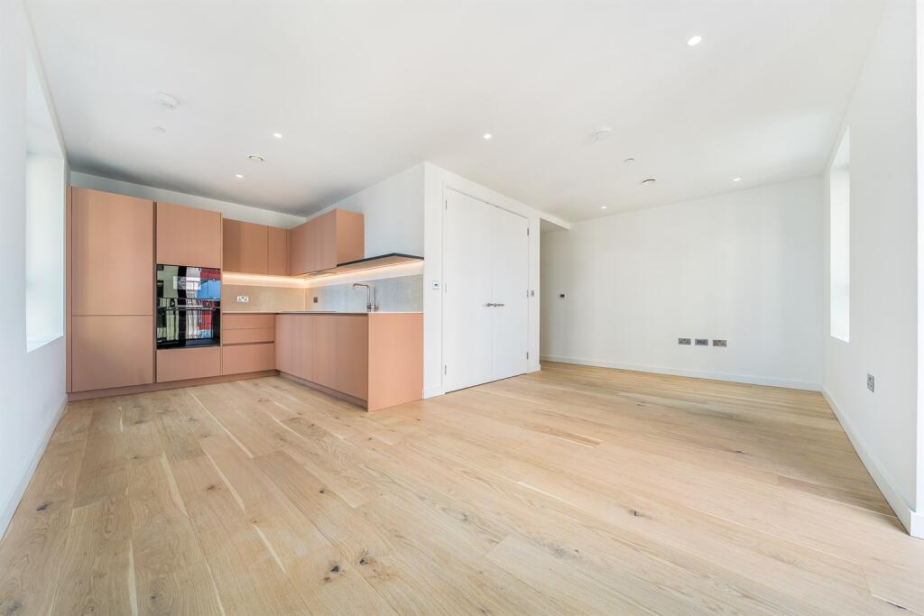 Peninsula Gardens, East Parkside, Lower Riverside, Greenwich Peninsula , SE10