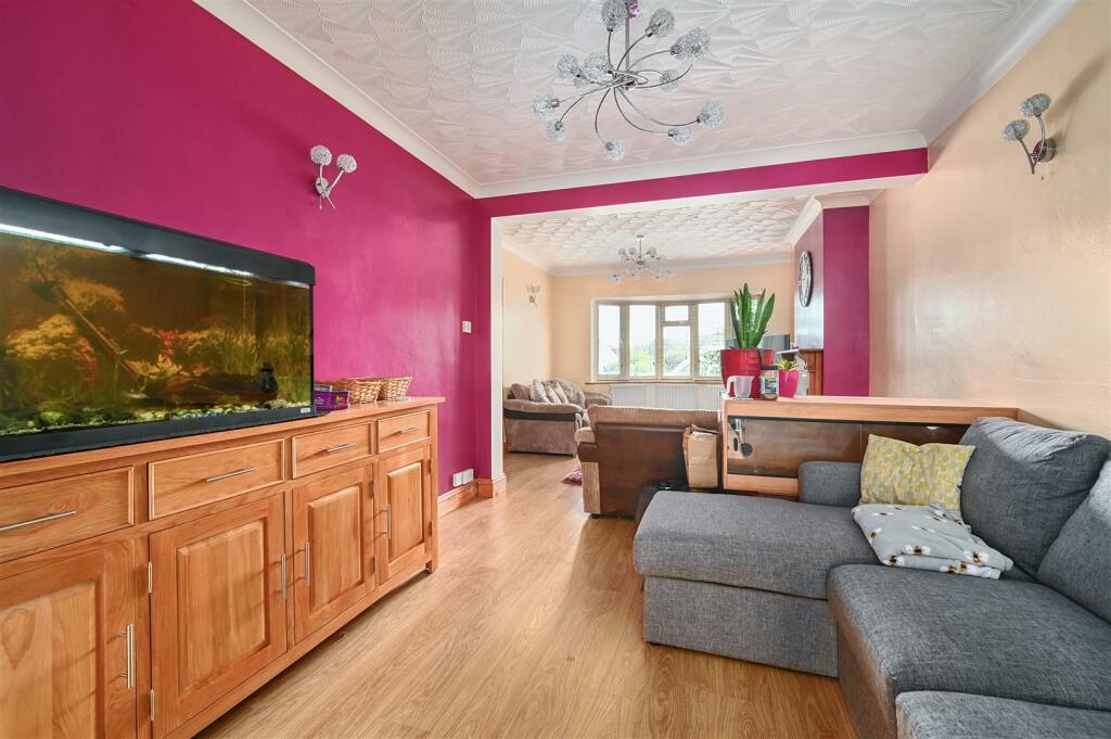 17 Sefton road, bn41 (12).jpg