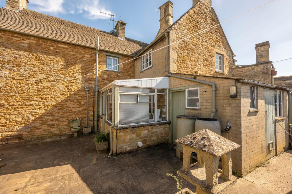 Rear &amp; Courtyard