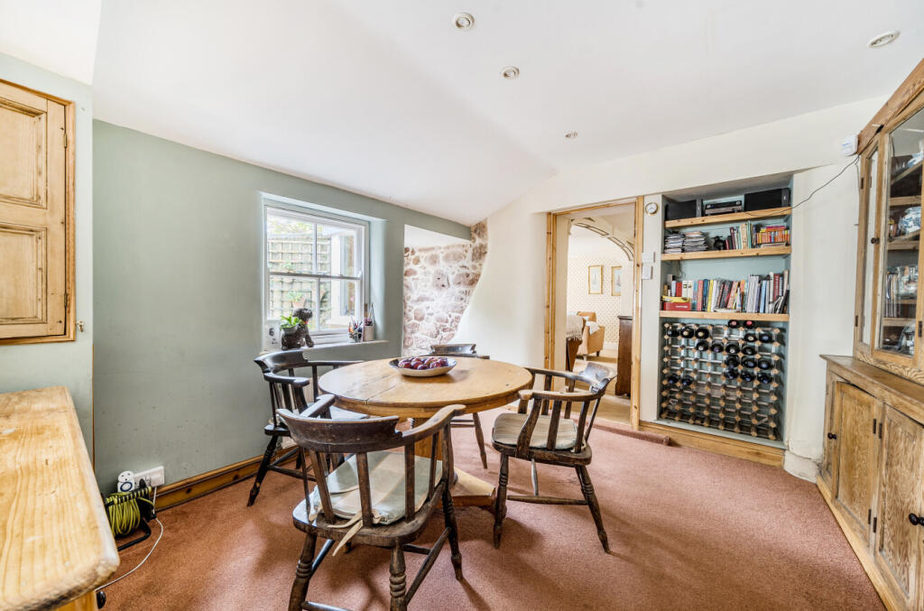 1369263-7-68f674f...