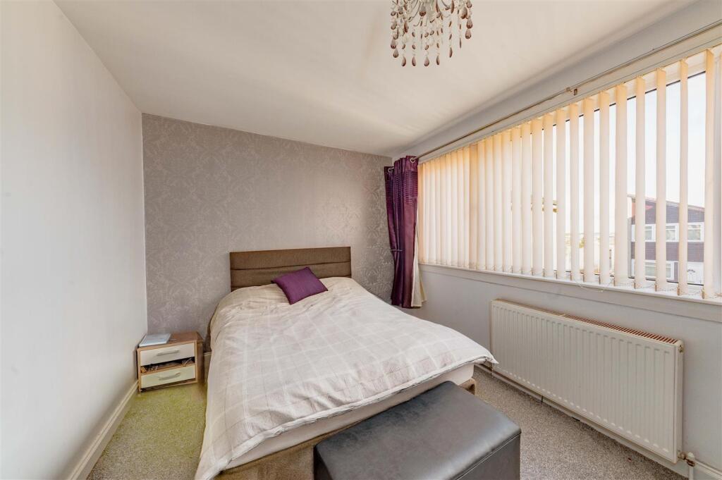 32 Tweed Crescent Dundee-11.JPG