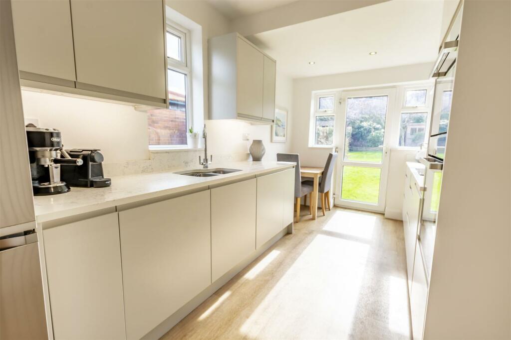 Kitchen (2)-HDR copy.jpg