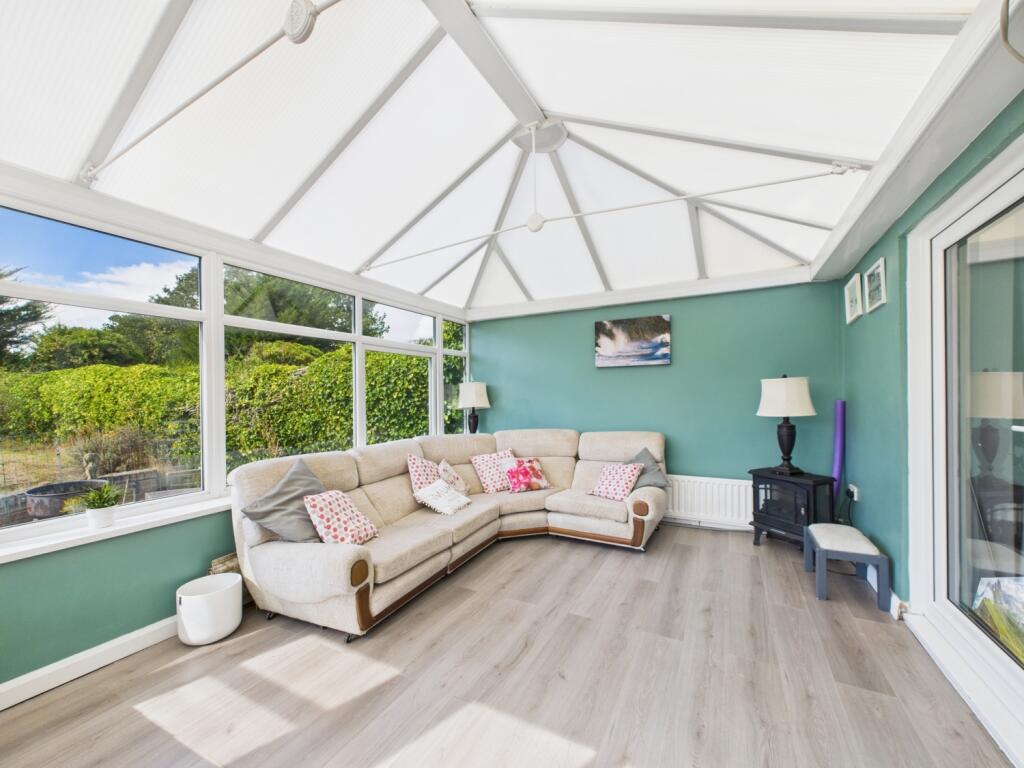 CAM02386G0-PR0143-STILL026