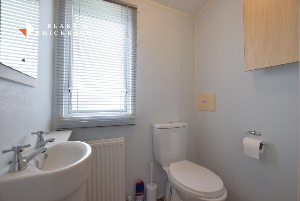 ENSUITE CLOAKROOM
