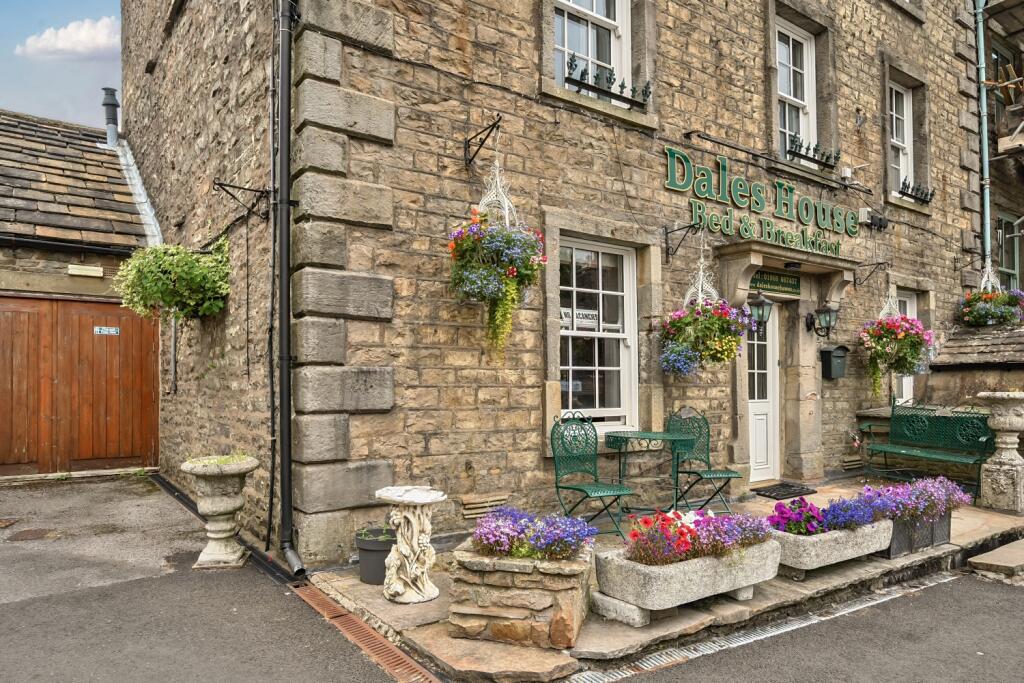 Front Entrance Dales House EweMove Skipton &amp; The D