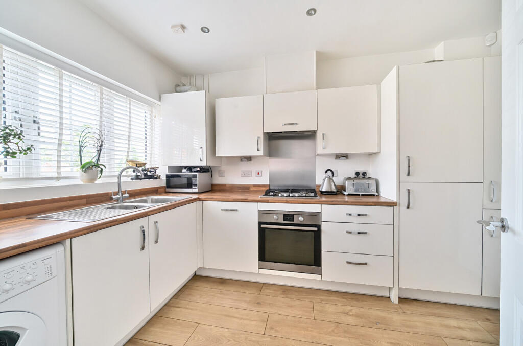 1294848-12-682ddf...