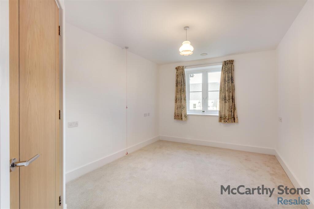 8673476-interior09.jpg