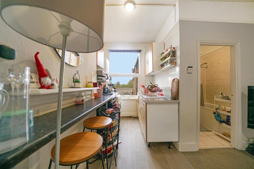 Kitchen with breakfast bar
