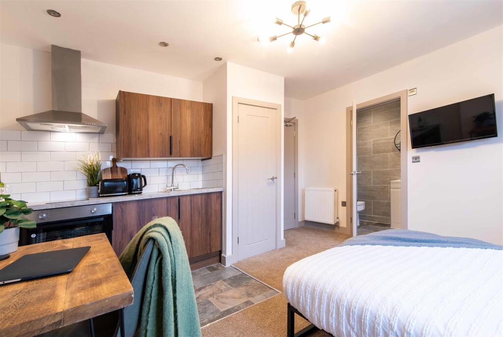 21 castle rd low-res-4.jpg