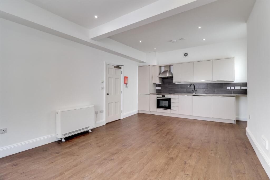 Kitchen Living (2).jpg