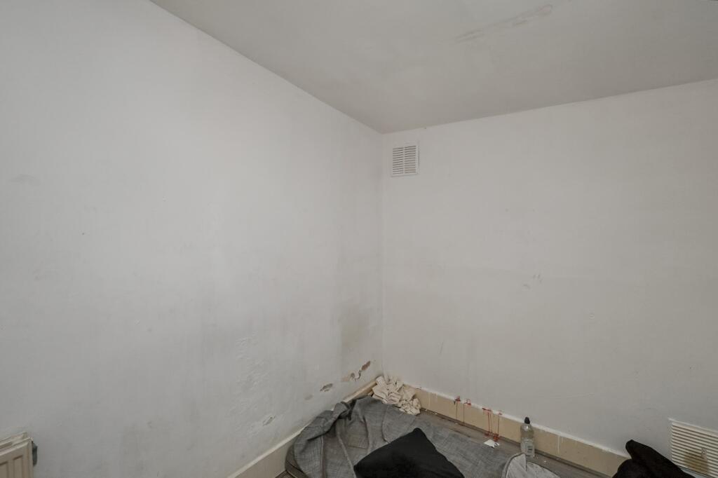 69 Town Road London, N9 0SJ