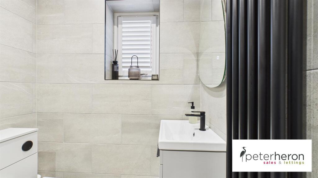 En Suite Shower Room