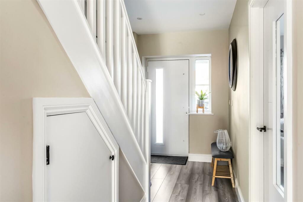 106-Barnett-Wood-Lane-18.jpg