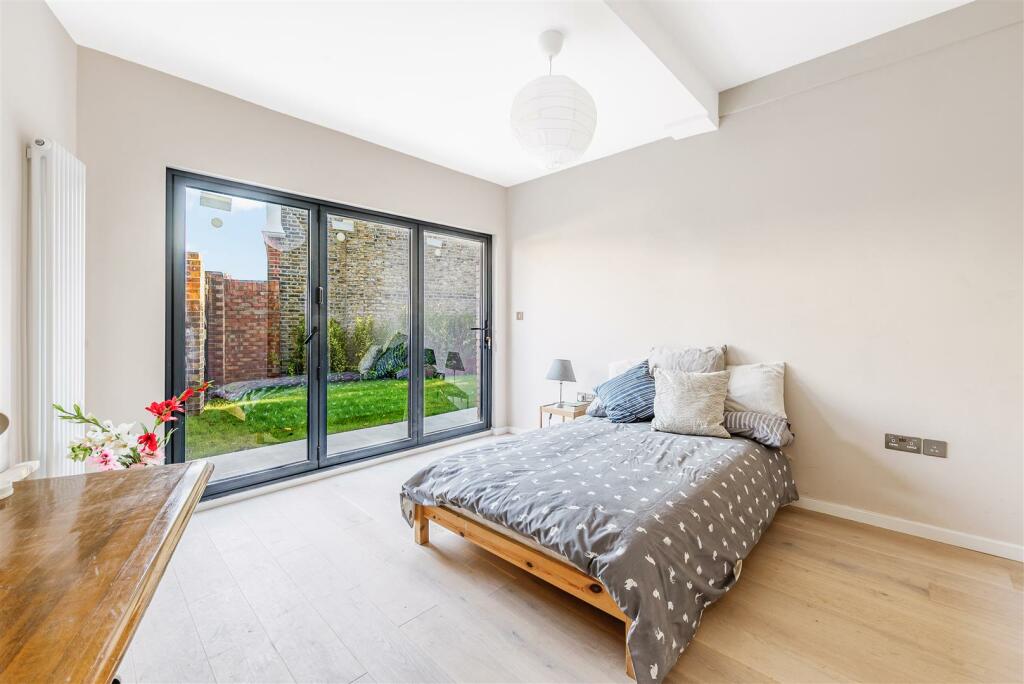 Flat 1, 49 Cumberland Park-10.jpg