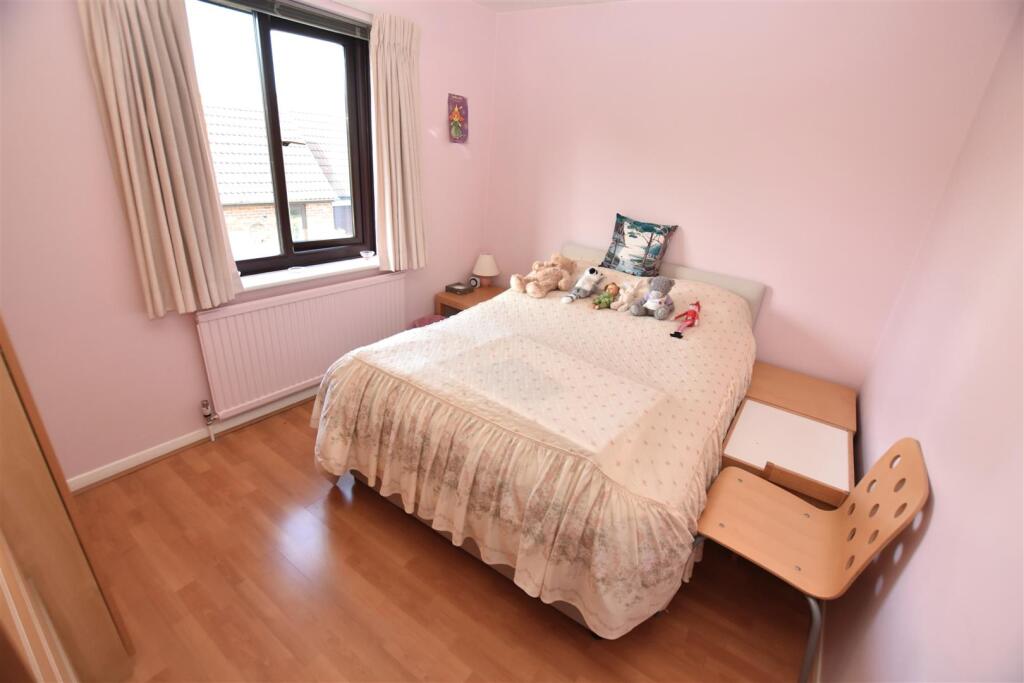 Bedroom (4).JPG