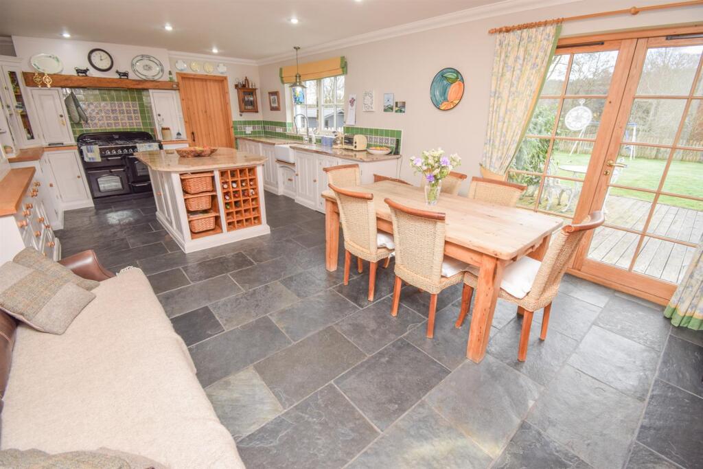 KITCHEN-BREAKFAST ROOM