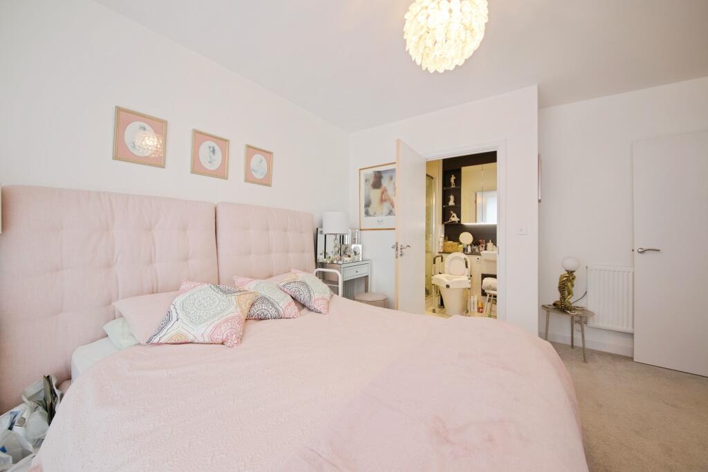 Bedroom 1 (2)
