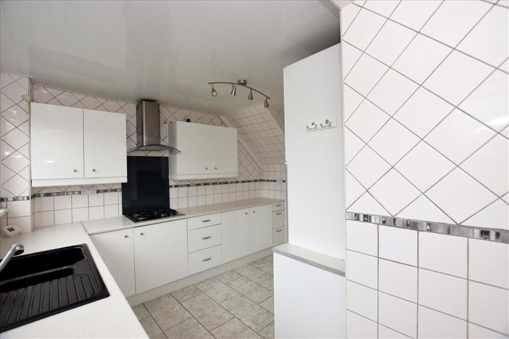 ADDITIONAL KITCHEN PHOTO