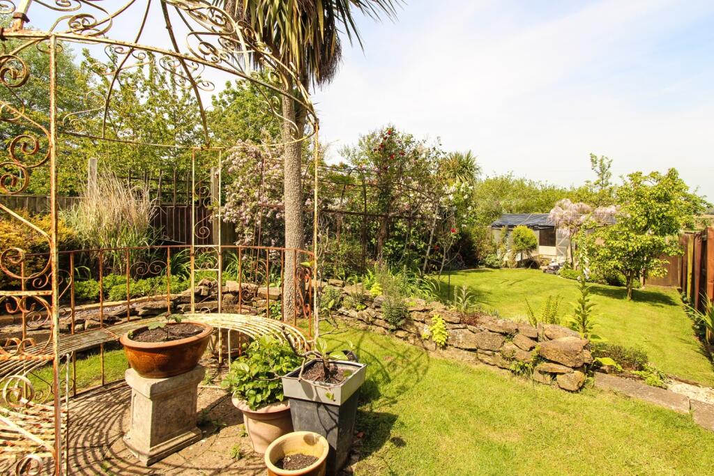 Garden g