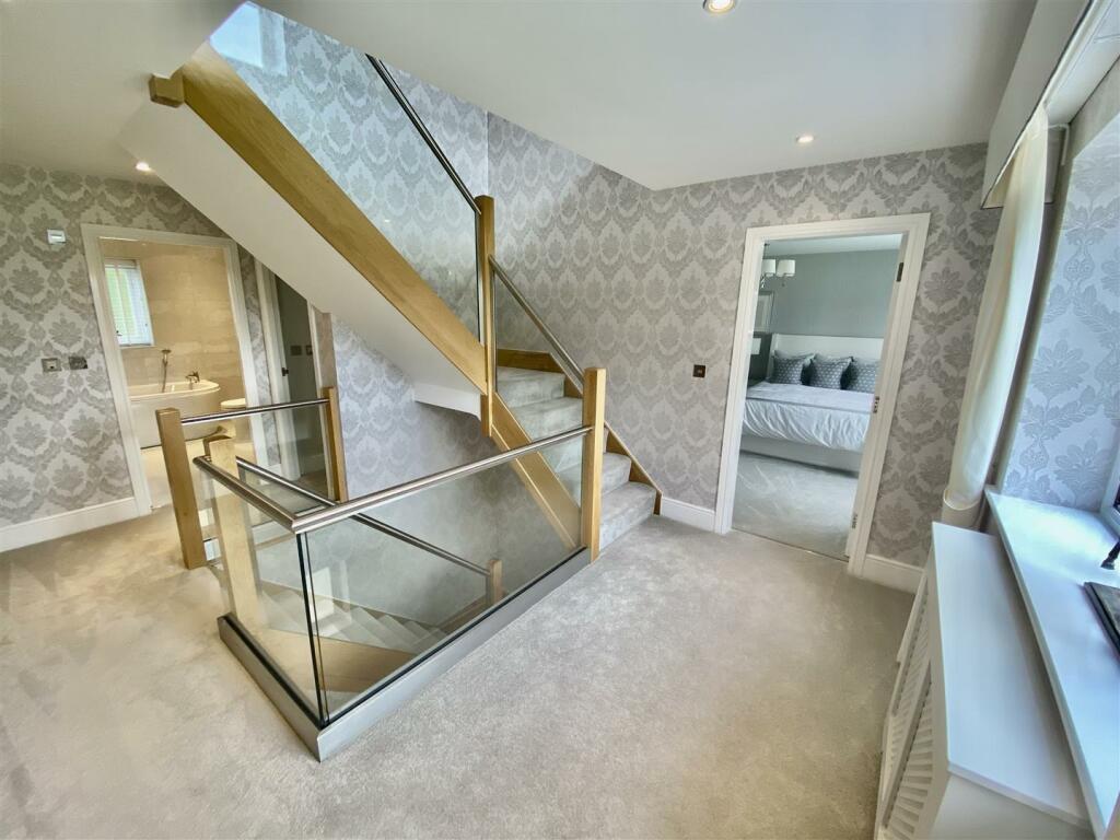 FIRST FLOOR LANDING