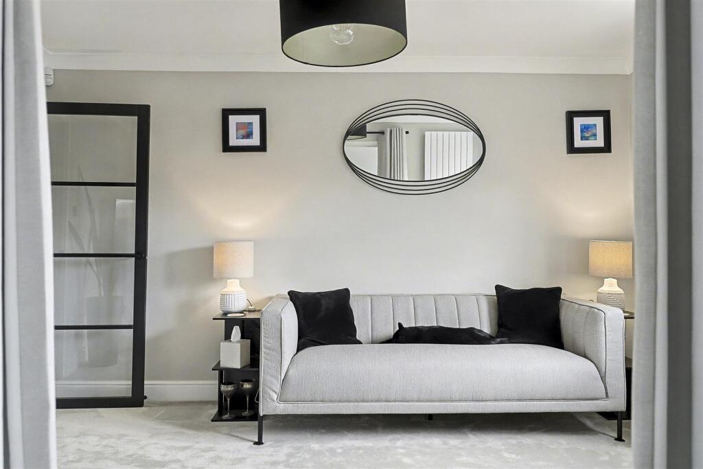 LOUNGE A.JPG