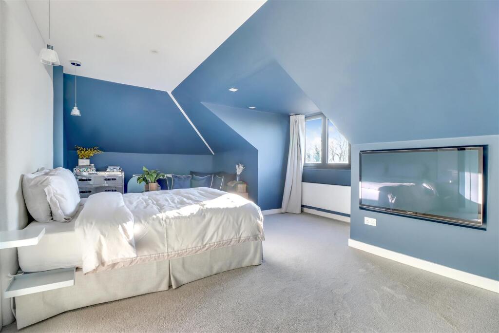 MAIN BED.jpg