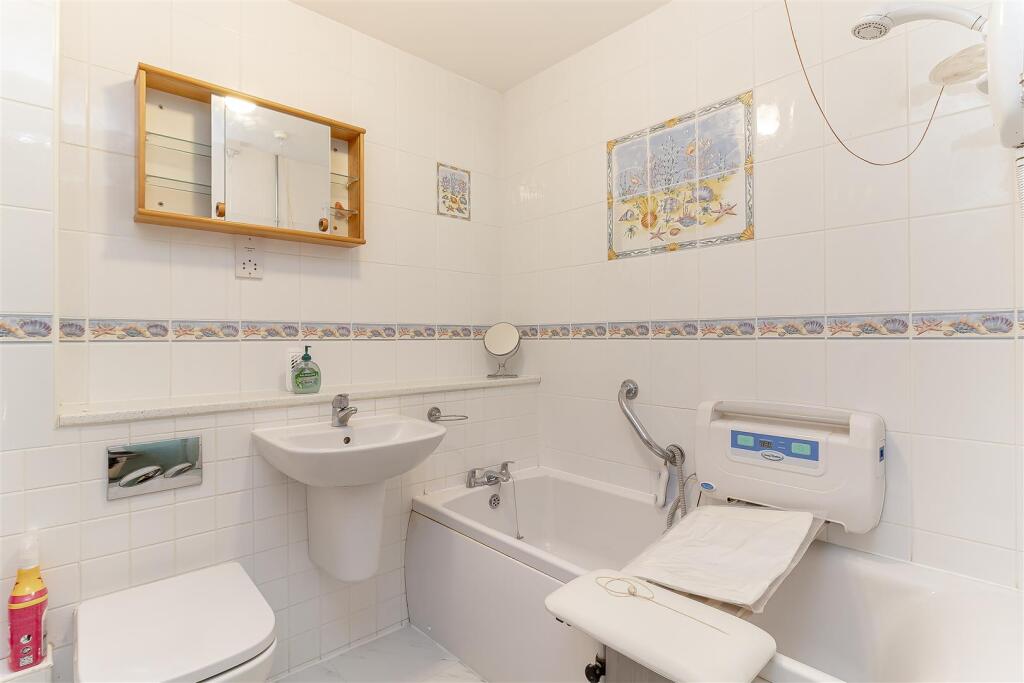 Bathroom.jpg