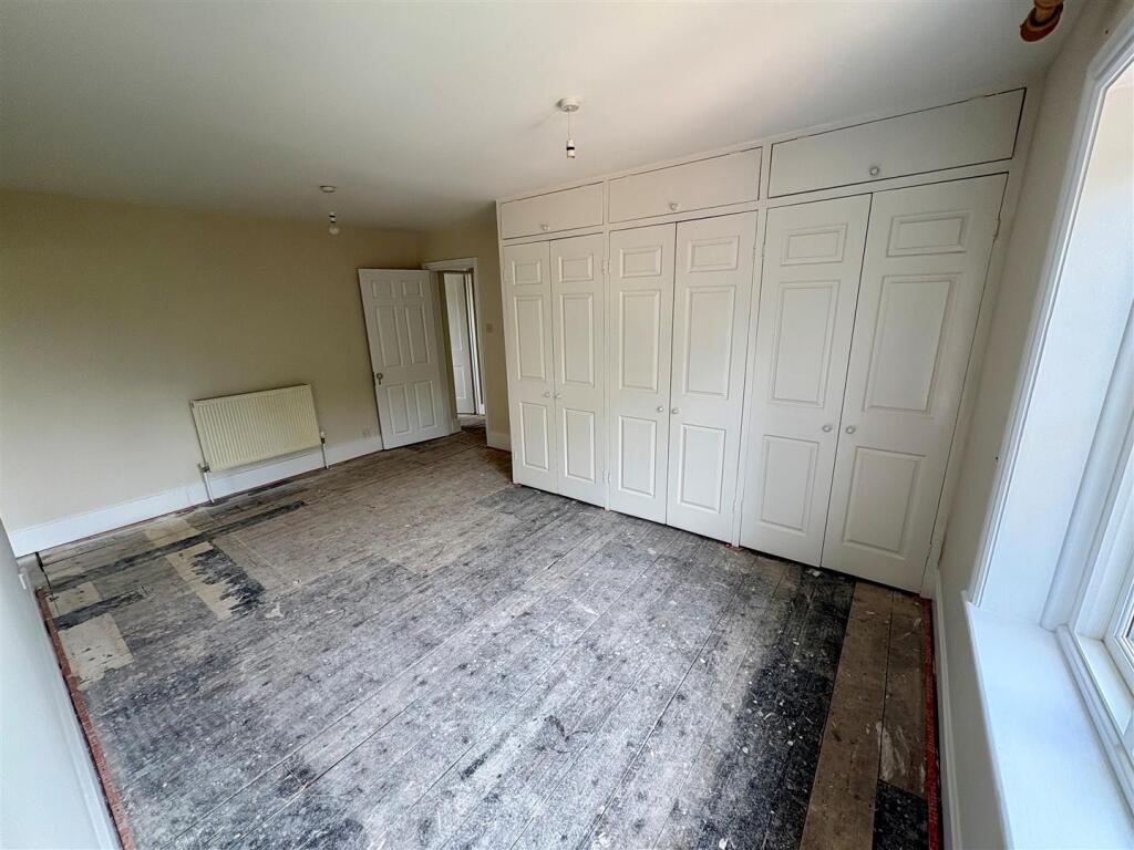 Bedroom 1.jpg