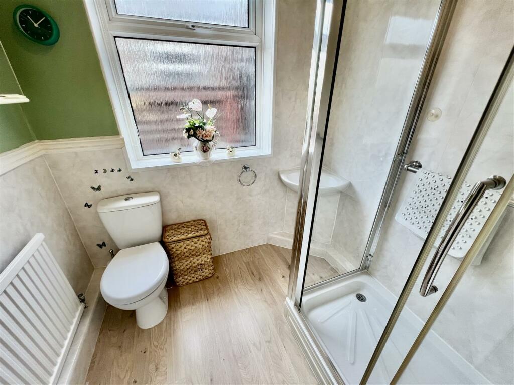 SHOWER ROOM/WC