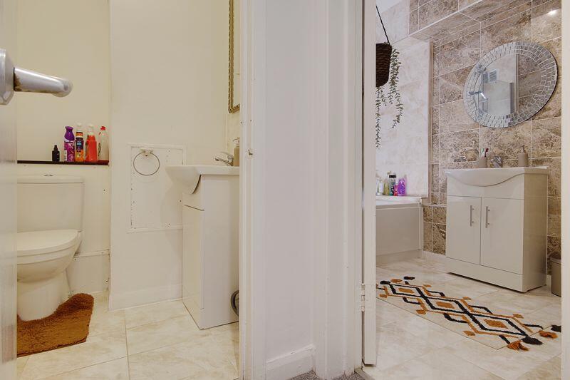 Separate WC/Bathroom