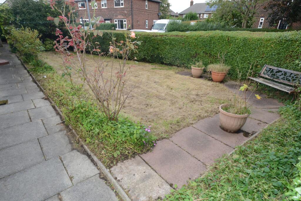 SIDE GARDEN